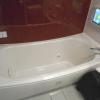 IKASU HOTEL(八王子市/ラブホテル)の写真『401号室、浴槽と浴室テレビ』by もんが～