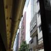 HOTEL DUO（デュオ）(墨田区/ラブホテル)の写真『昼の外観  裏側  画面中央の赤茶けたビル右隣の白い建物』by ルーリー９nine