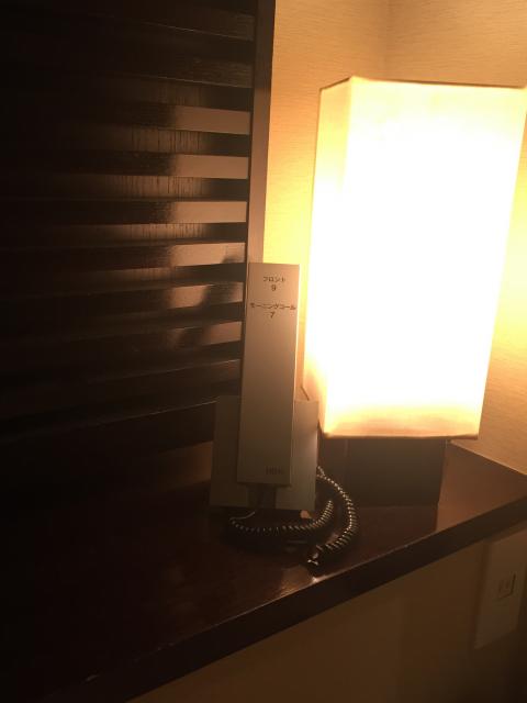 AROMA BARU(アロマバル)(豊島区/ラブホテル)の写真『203号室ベッド上電話機と間接照明（手動）』by エレクト1000