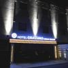 HOTEL GRASSINO URBAN RESORT(立川市/ラブホテル)の写真『夜の入り口（脇道側）』by もんが～