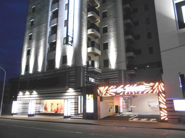 HOTEL ZERO(横浜市港北区/ラブホテル)の写真『夜の入り口』by もんが～