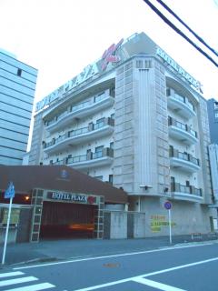 ホテル プラザK(横浜市港北区/ラブホテル)の写真『朝の外観』by もんが～