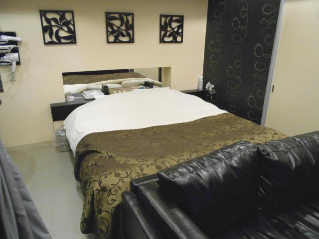 HOTEL フェアリー横浜(横浜市港北区/ラブホテル)の写真『506号室、ベッド』by もんが～