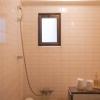 ホテル　エイト(新宿区/ラブホテル)の写真『206号室　浴室全景　手前左側がトイレへの入口　右側が洗面台』by INA69