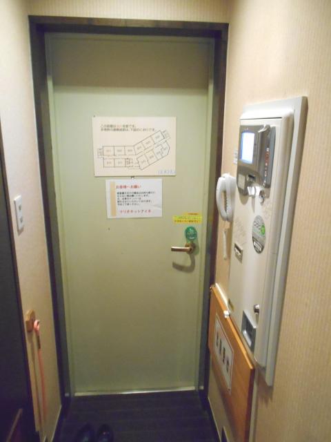 マリオネットアイネ(八王子市/ラブホテル)の写真『301号室、玄関』by もんが～