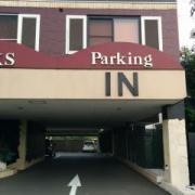 HOTEL BROOKS(ブルックス)(春日部市/ラブホテル)の写真『駐車場入り口』by ましりと