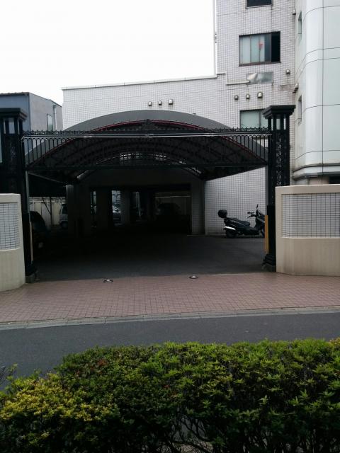 ウイングス(足立区/ラブホテル)の写真『駐車場出入口』by ましりと