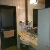 Legend P-DOOR A館・B館(台東区/ラブホテル)の写真『＃312　洗面所の手前のグレーの扉がクローゼットになっている。設置場所はちょっと不自然です。』by おっぱい大好き