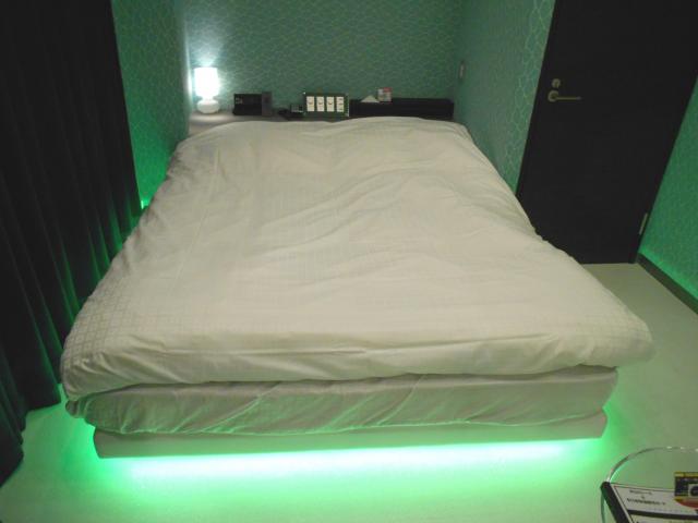 IKASU HOTEL(八王子市/ラブホテル)の写真『301号室、ベッド』by もんが～
