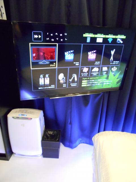 IKASU HOTEL(八王子市/ラブホテル)の写真『301号室、テレビと空気清浄機』by もんが～