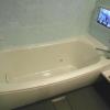 IKASU HOTEL(八王子市/ラブホテル)の写真『301号室、浴槽と浴室テレビ』by もんが～