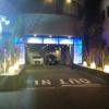 HOTEL SARA（八潮）(八潮市/ラブホテル)の写真『夜 駐車場出入口 東側』by ましりと
