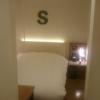 HOTEL UNO(ウノ)(川口市/ラブホテル)の写真『505号室 部屋に入りベッドを移した写真です。』by モンペペ