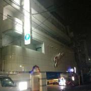 ホテル ティファナイン(横浜市南区/ラブホテル)の写真『夜の外観(北側)』by ましりと