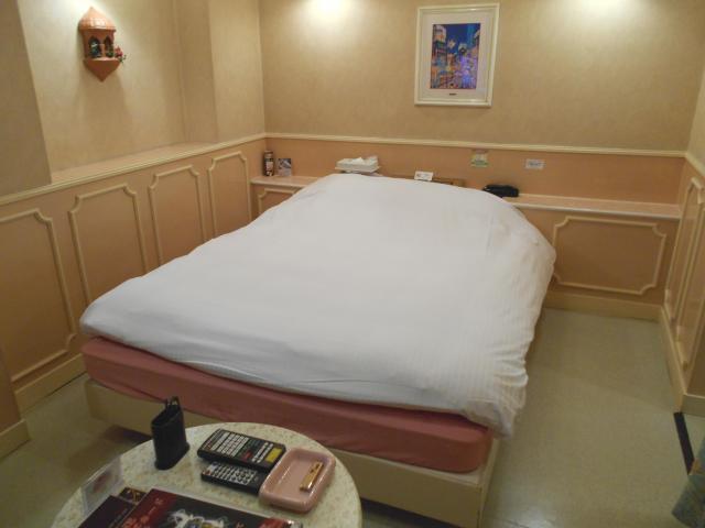 マリオネットアイネ(八王子市/ラブホテル)の写真『302号室、ベッド』by もんが～