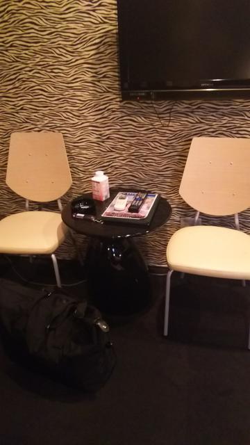 カサンドラ(渋谷区/ラブホテル)の写真『203号室。ソファーではなく椅子でした。』by かまってにゃん