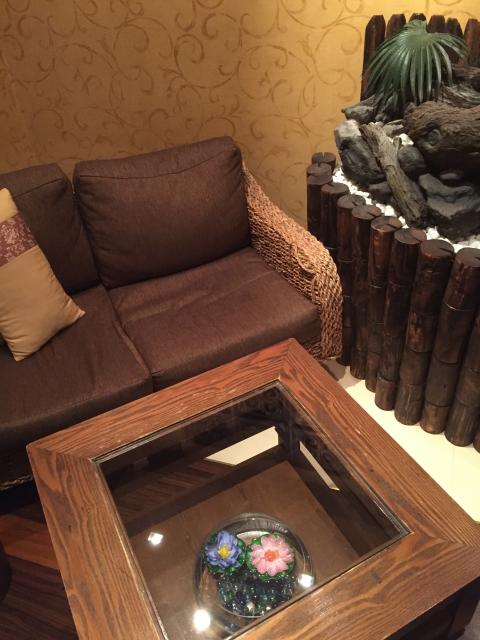 厚木ゲートバリ(厚木市/ラブホテル)の写真『212号室 ソファ テーブル』by momona