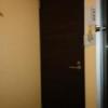 プチホテル AGAIN(荒川区/ラブホテル)の写真『301号室（ベッドから入り口の扉を撮影。ベッドからのスペースは、ほぼ無し。）』by オレの地雷を越えてゆけ！