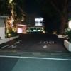 NOON(ヌーン)(川口市/ラブホテル)の写真『夜の駐車場出入口』by ましりと