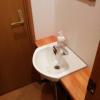 レンタルルーム サンガ(横浜市中区/ラブホテル)の写真『2階 共用トイレの洗面台』by ましりと