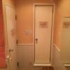 HOTEL HERME（エルメ）(渋谷区/ラブホテル)の写真『309号室（入り口とバスのドア）』by ロンガ―
