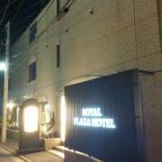 ロイヤルプラザホテル(足立区/ラブホテル)の写真『夜の外観1』by ましりと