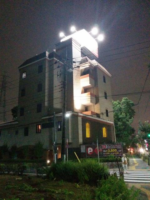 ホテル アイム 西新井(足立区/ラブホテル)の写真『夜の外観3』by ましりと