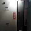 レンタルルーム ビスタ(新宿区/ラブホテル)の写真『１号室 入り口はトイレの向かいです。トイレの出入り音や、受付の声が終始聞こえ続けていました。』by セイムス