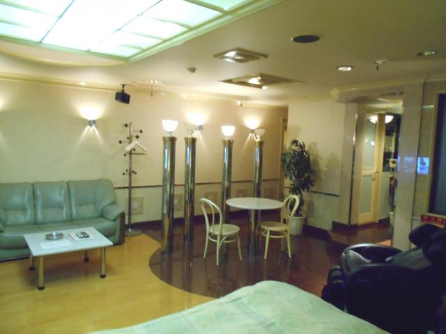 フランセ(八王子市/ラブホテル)の写真『306号室（部屋奥から）』by もんが～