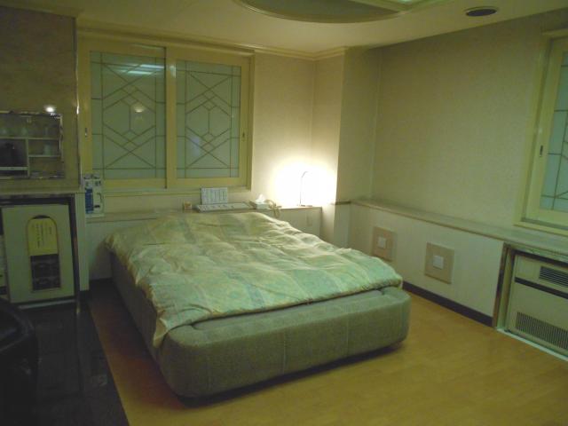 フランセ(八王子市/ラブホテル)の写真『306号室、ベッド』by もんが～