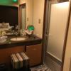 HOTEL ZEBRA（ゼブラ)(豊島区/ラブホテル)の写真『204号室 アメニティと風呂入り口 左側がトイレ』by ネコシ