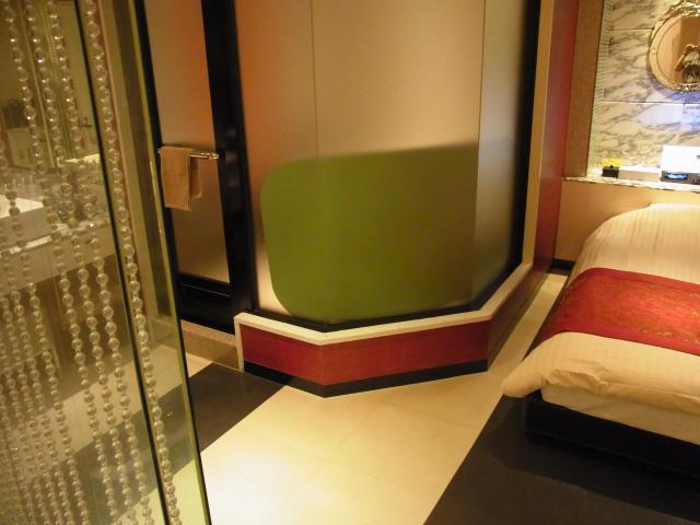 ホテルM(市川市/ラブホテル)の写真『602号室 ベッド付近から見た浴室』by ホテルレポったー