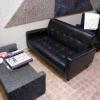 HOTEL D(DAIWA)(さいたま市北区/ラブホテル)の写真『310号室　テーブルとソファー＆マッサージチェア』by マーケンワン