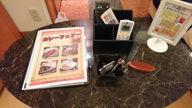 拾参番館(国立市/ラブホテル)の写真『テーブルの上』by おむすび