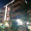 バリアンリゾート横浜店(横浜市中区/ラブホテル)の写真『夜の外観1』by ましりと