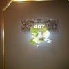 Asian P-Door(アジアンピードア)(台東区/ラブホテル)の写真『＃407　玄関。お花がアジアンテイストを演出しているのか？？』by おっぱい大好き