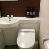 池袋グランドホテル(豊島区/ラブホテル)の写真『710号室 トイレ(ウォッシュレット付)洗面台』by ましりと