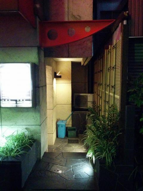 アイム(墨田区/ラブホテル)の写真『夜の出入口(裏口)』by ましりと