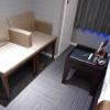 The calm hotel tokyo GOTANDA(品川区/ラブホテル)の写真『302号室　チェアとテーブル』by マーケンワン