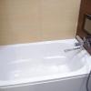 The calm hotel tokyo GOTANDA(品川区/ラブホテル)の写真『302号室　テレビ付き浴槽』by マーケンワン