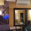 拾参番館(国立市/ラブホテル)の写真『エアコンとソファー側の壁』by おむすび