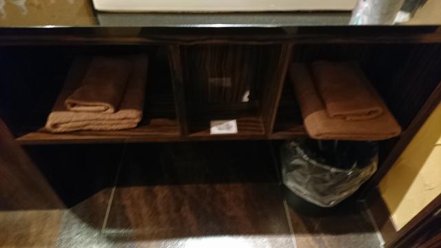 拾参番館(国立市/ラブホテル)の写真『洗面台下のタオル』by おむすび