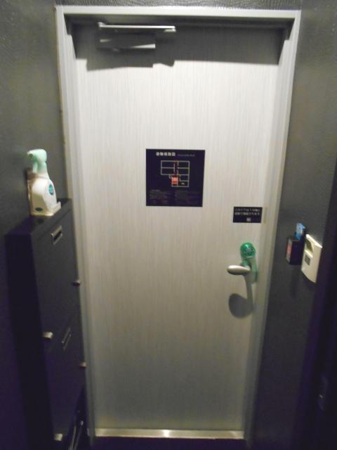 IKASU HOTEL(八王子市/ラブホテル)の写真『201号室、玄関』by もんが～