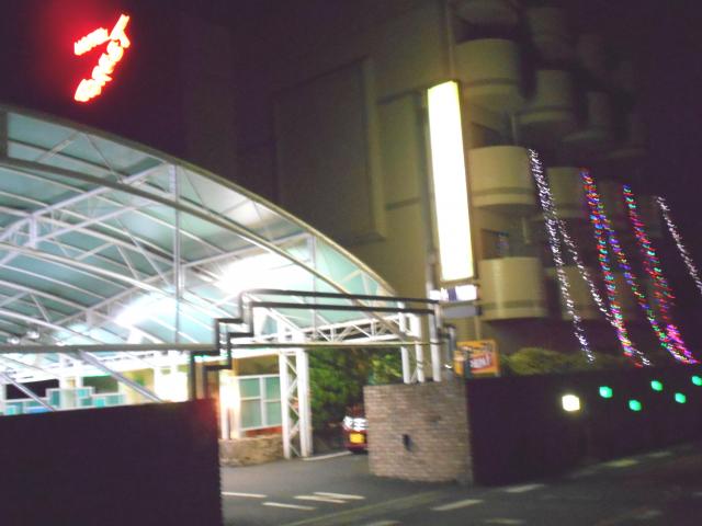 HOTEL Forest（フォレスト)(滑川町/ラブホテル)の写真『夜の外観』by もんが～