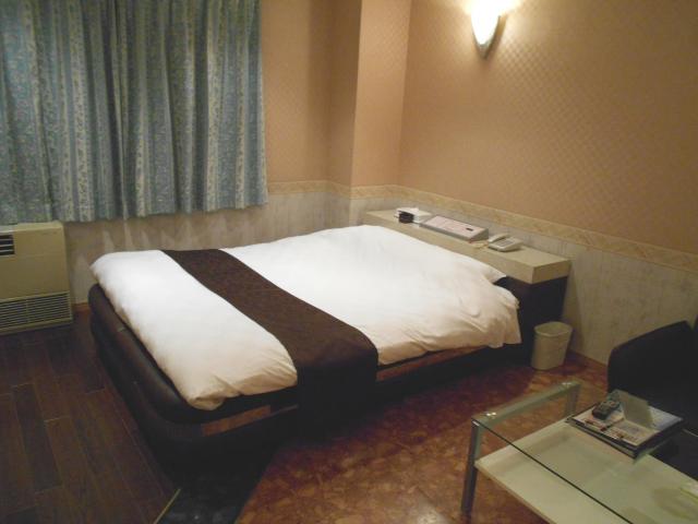 HOTEL Forest（フォレスト)(滑川町/ラブホテル)の写真『401号室、ベッド』by もんが～