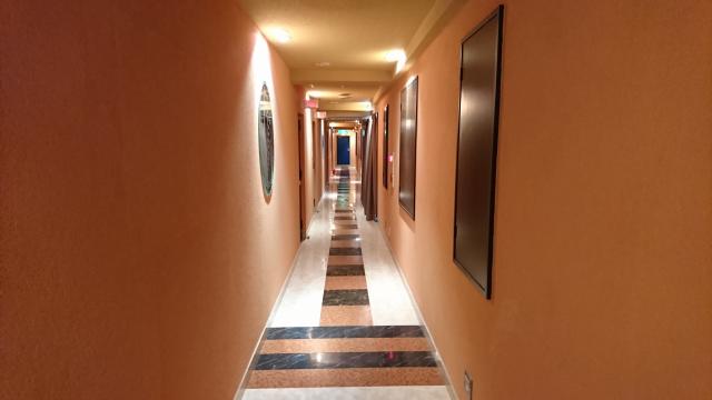 拾参番館(国立市/ラブホテル)の写真『二階の廊下』by おむすび