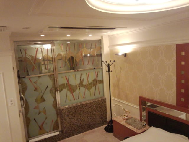 HOTEL TIFFARD（ティファード）(新宿区/ラブホテル)の写真『207号室浴室前。ベッドを俯瞰できなくて残念。』by 名無しさん（ID:599）