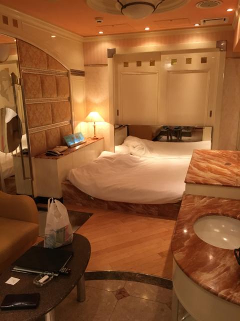 ＸＯ歌舞伎町(新宿区/ラブホテル)の写真『ホテルＯ　210号室　ベッド＆部屋内観』by むかい
