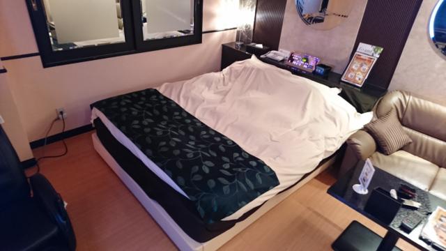 拾参番館(国立市/ラブホテル)の写真『208号室 ベッド』by おむすび