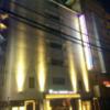 HOTEL GRASSINO URBAN RESORT（グラッシーノアーバンリゾート）新横浜(横浜市港北区/ラブホテル)の写真『夜の外観2』by ましりと